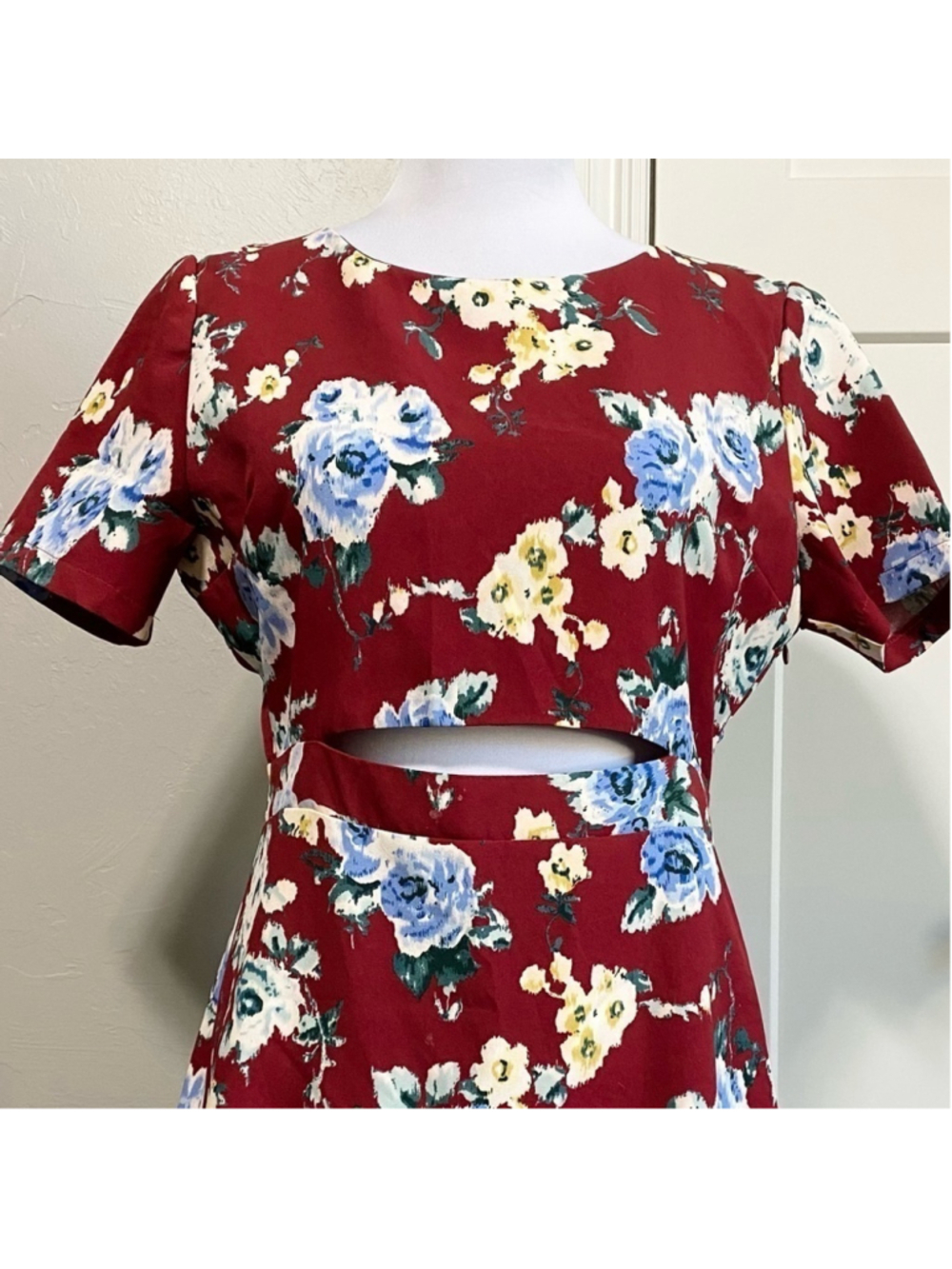 Umgee burgundy floral open midriff and back dress size large - Picture 11 of 11